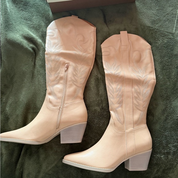 Oasis Society Shoes - Women's Tan Western Boots